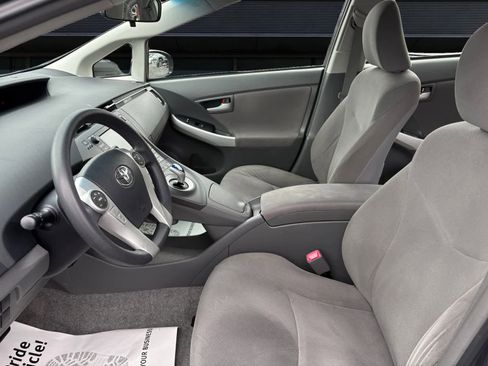 Used 2011 Toyota Prius Three w/ Navigation Pkg image 2