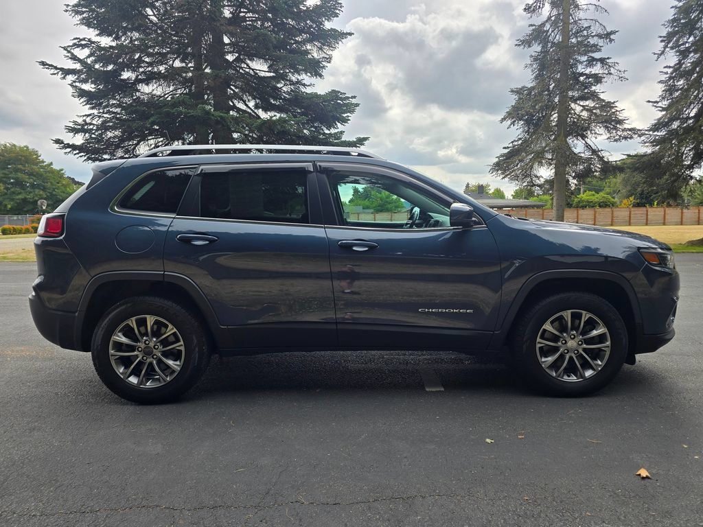 Used 2019 Jeep Cherokee Latitude Plus w/ Cold Weather Group AWD/4WD image 7