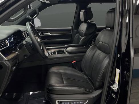 Used 2023 Jeep Grand Wagoneer 4WD w/ Flexible Seating Group image 9