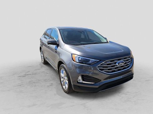 Used 2024 Ford Edge Titanium image 2