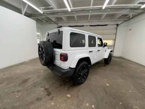Used 2024 Jeep Wrangler Sahara image 6