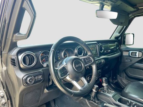 Used 2022 Jeep Wrangler Unlimited Sahara AWD/4WD image 9