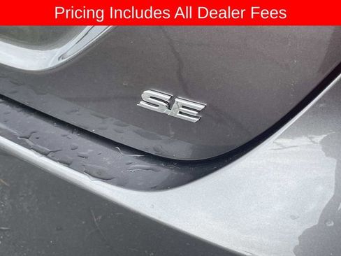 Used 2019 Toyota Camry SE w/ Carpet Mat Package FWD image 7