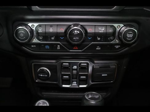 Used 2022 Jeep Wrangler Unlimited Sahara w/ Dual Top Group AWD/4WD image 13