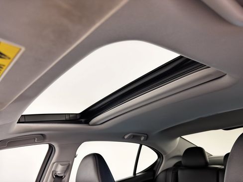 Used 2018 Acura TLX FWD image 27