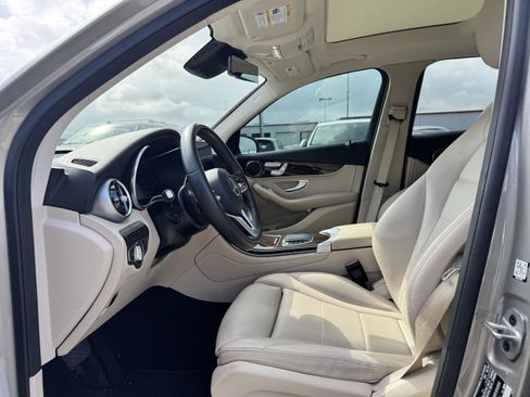 Used 2022 Mercedes-Benz GLC 300 image 5