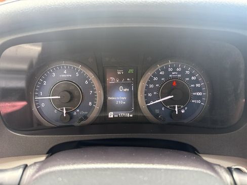 Used 2018 Toyota Sienna XLE w/ XLE Navigation Package AWD/4WD image 40