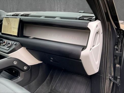 Used 2025 Land Rover Defender 130 X-Dynamic SE image 27