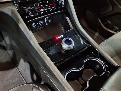 Used 2023 Jeep Grand Cherokee L Laredo image 10