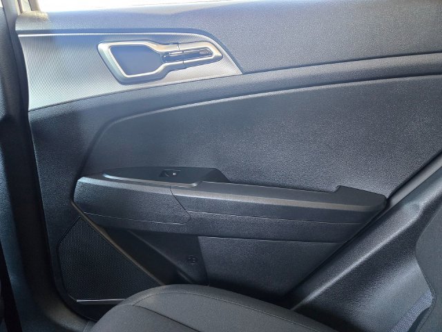New 2027 Kia Sportage LX FWD image 6