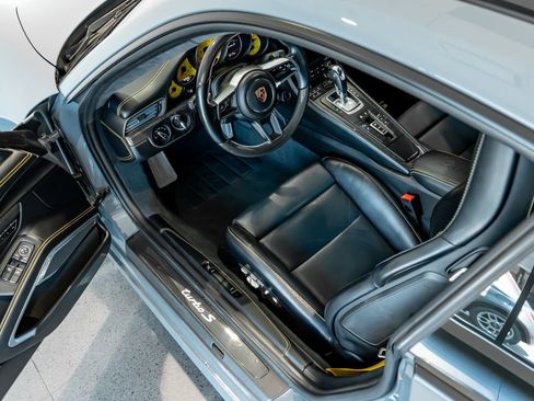 Certified 2017 Porsche 911 Turbo S AWD/4WD image 4