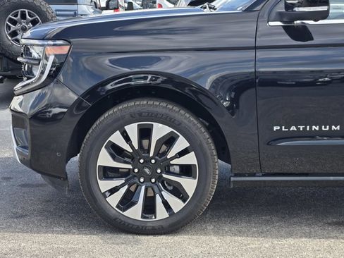 Certified 2025 Ford Expedition Platinum w/ Driver's Package AWD/4WD image 9