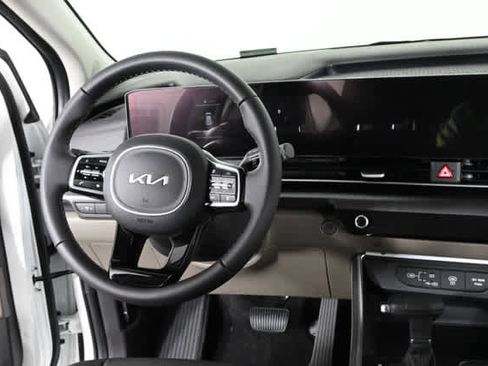 New 2026 Kia Carnival LXS image 3