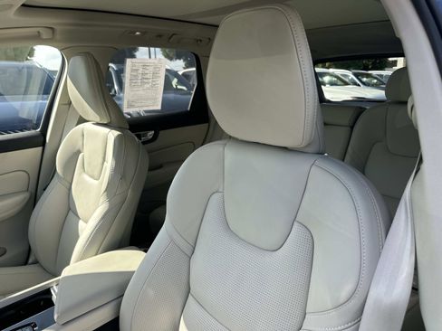 Certified 2026 Volvo XC60 B5 Ultra w/ Protection Package Premier image 19