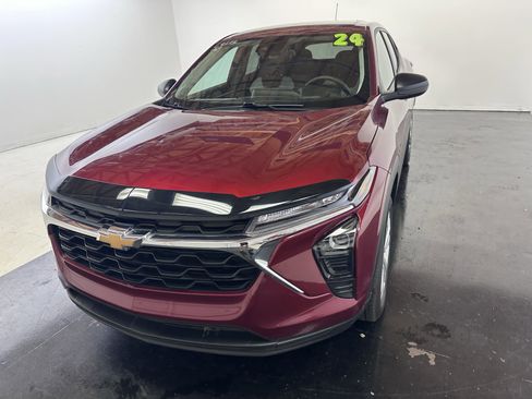 Used 2024 Chevrolet Trax LS image 12