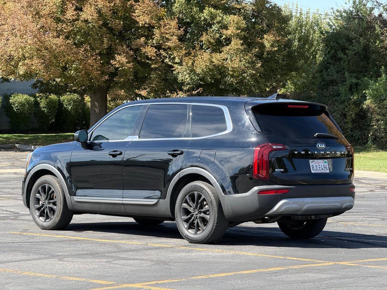 Used 2020 Kia Telluride LX AWD/4WD image 3