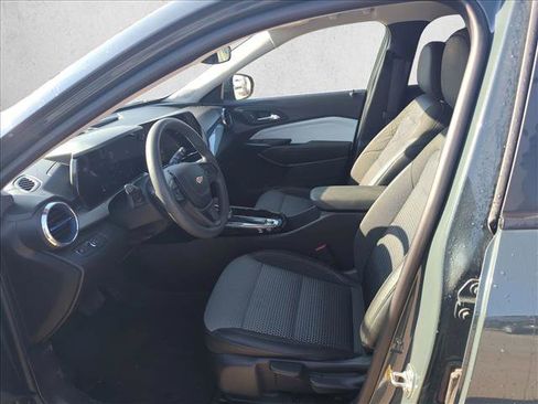 Used 2025 Chevrolet Trax LT image 14