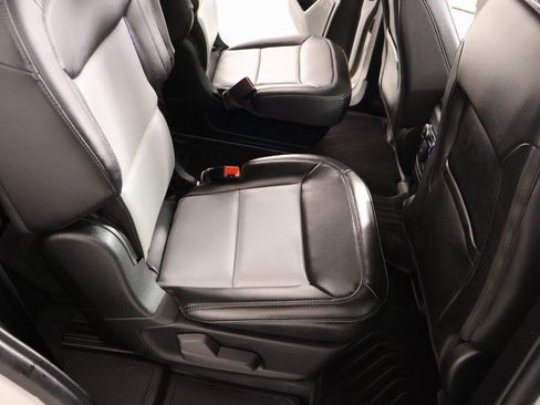 Used 2024 Ford Explorer XLT w/ Equipment Group 202A image 15