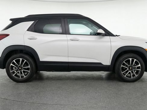 Used 2025 Chevrolet TrailBlazer LT image 11