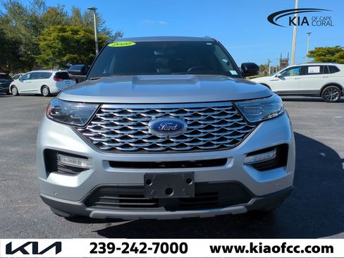 Used 2020 Ford Explorer Platinum w/ Premium Technology Package image 3