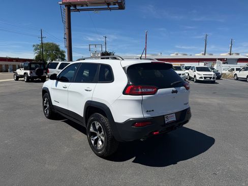 Used 2015 Jeep Cherokee Trailhawk w/ Comfort/Convenience Group AWD/4WD image 4