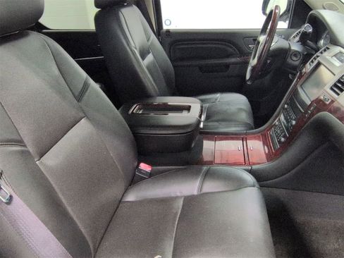 Used 2012 Cadillac Escalade Luxury image 24