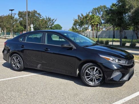 Used 2022 Kia Forte LXS FWD image 4