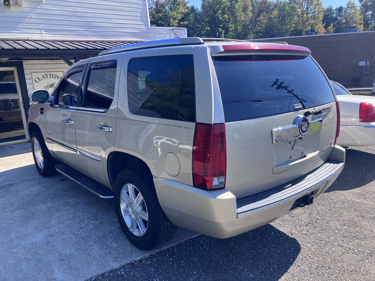 Used 2007 Cadillac Escalade AWD image 6