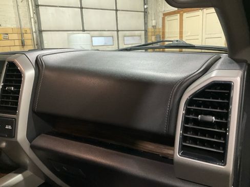 Used 2018 Ford F150 Lariat w/ Equipment Group 502A Luxury image 29