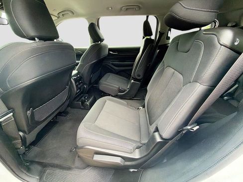 Used 2023 Jeep Grand Cherokee L Laredo RWD image 21