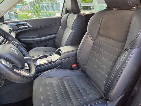 Used 2025 Mitsubishi Outlander SE FWD image 23