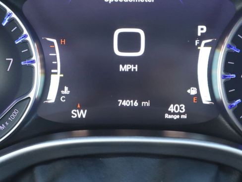 Used 2023 Chrysler Pacifica Touring-L FWD image 11