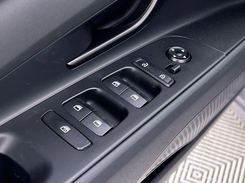 Used 2025 Hyundai Elantra Sport image 15