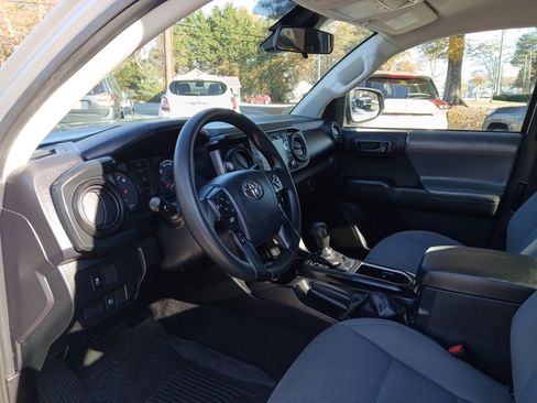 Used 2020 Toyota Tacoma SR image 15