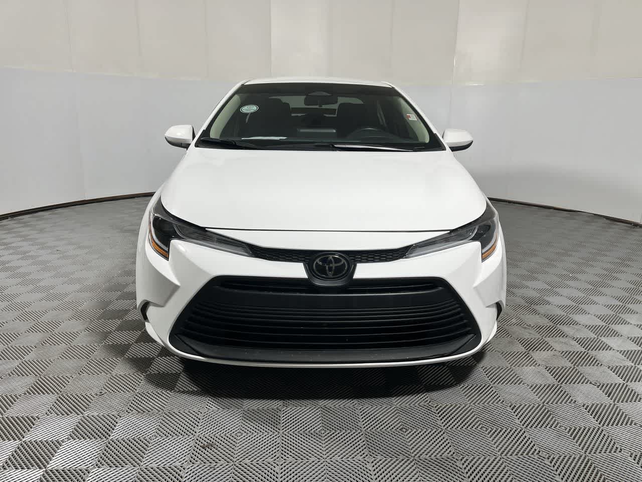 Used 2025 Toyota Corolla LE w/ LE Premium Package FWD image 3