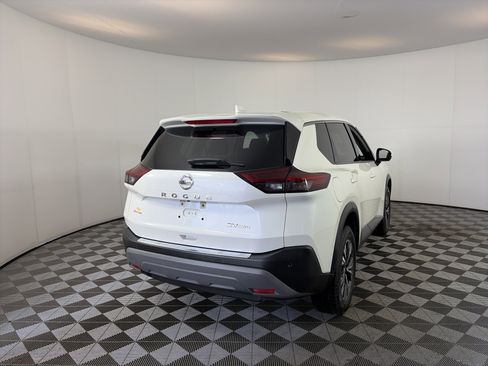 Used 2021 Nissan Rogue SV image 10