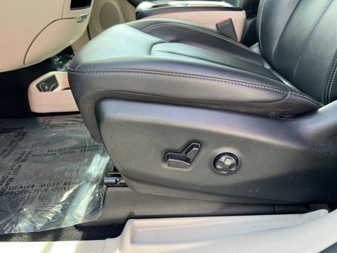 Used 2024 Chrysler Pacifica Touring-L FWD image 25