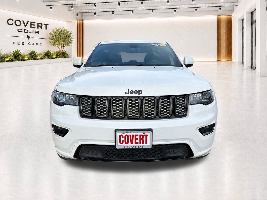 Used 2017 Jeep Grand Cherokee Altitude AWD/4WD image 2