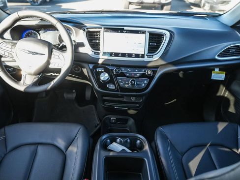 New 2026 Chrysler Voyager LX image 13