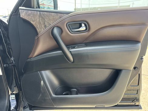 Used 2023 INFINITI QX80 Premium Select AWD/4WD image 13