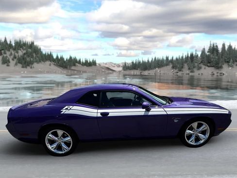 Used 2014 Dodge Challenger R/T RWD image 2