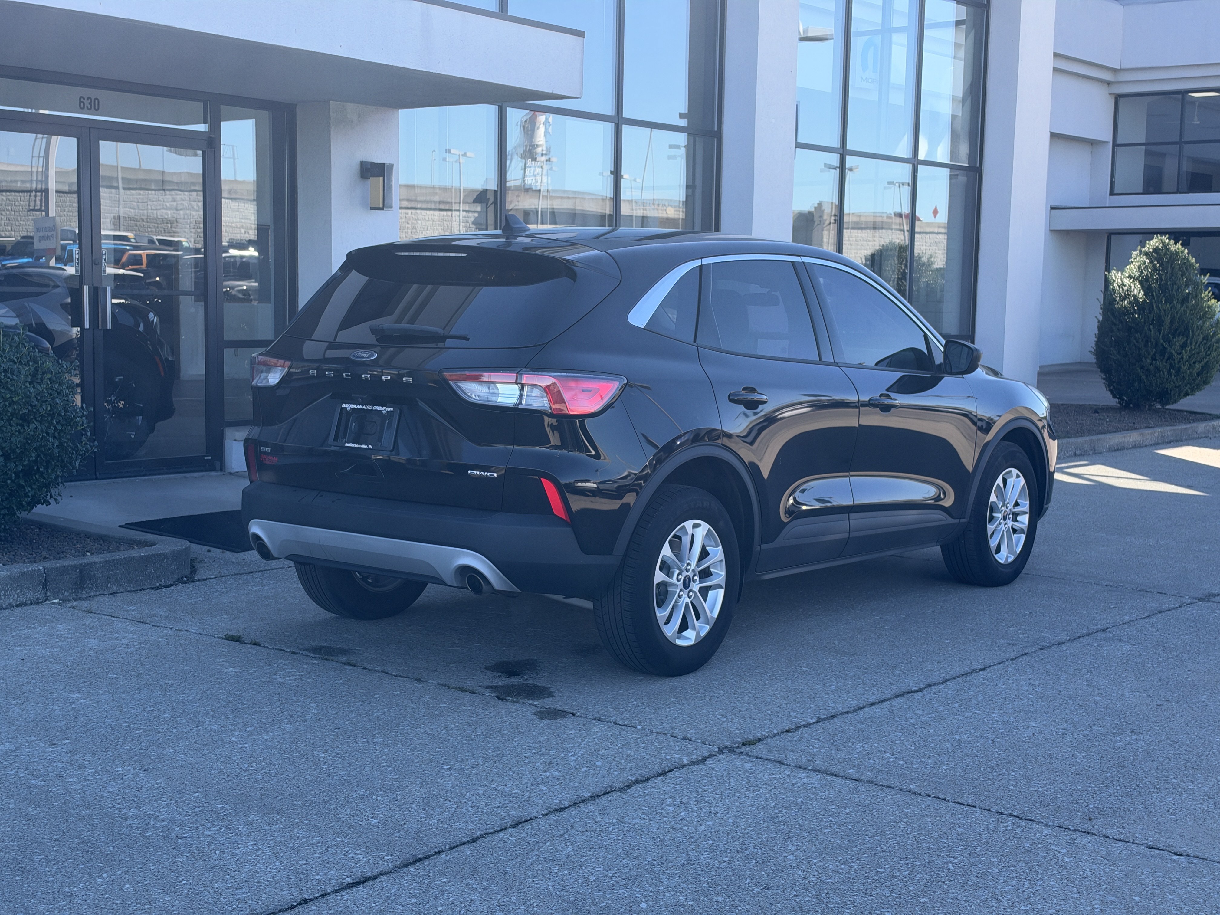 Used 2022 Ford Escape SE w/ Cold Weather Package AWD/4WD image 4