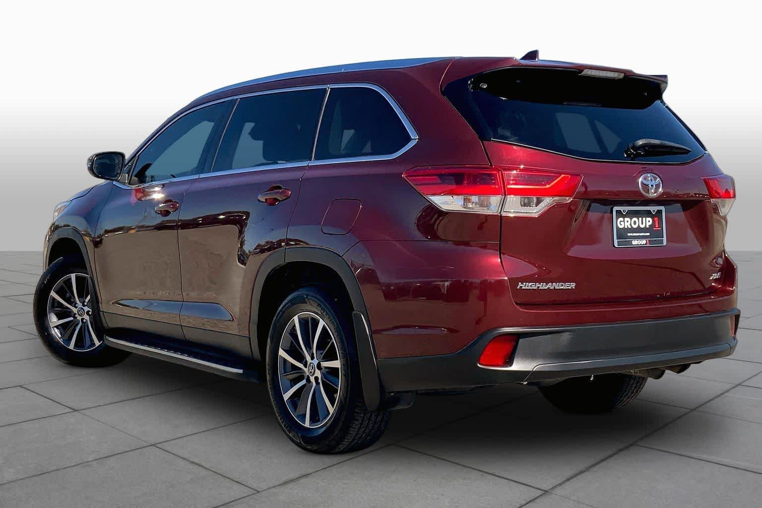 Used 2019 Toyota Highlander XLE FWD image 12
