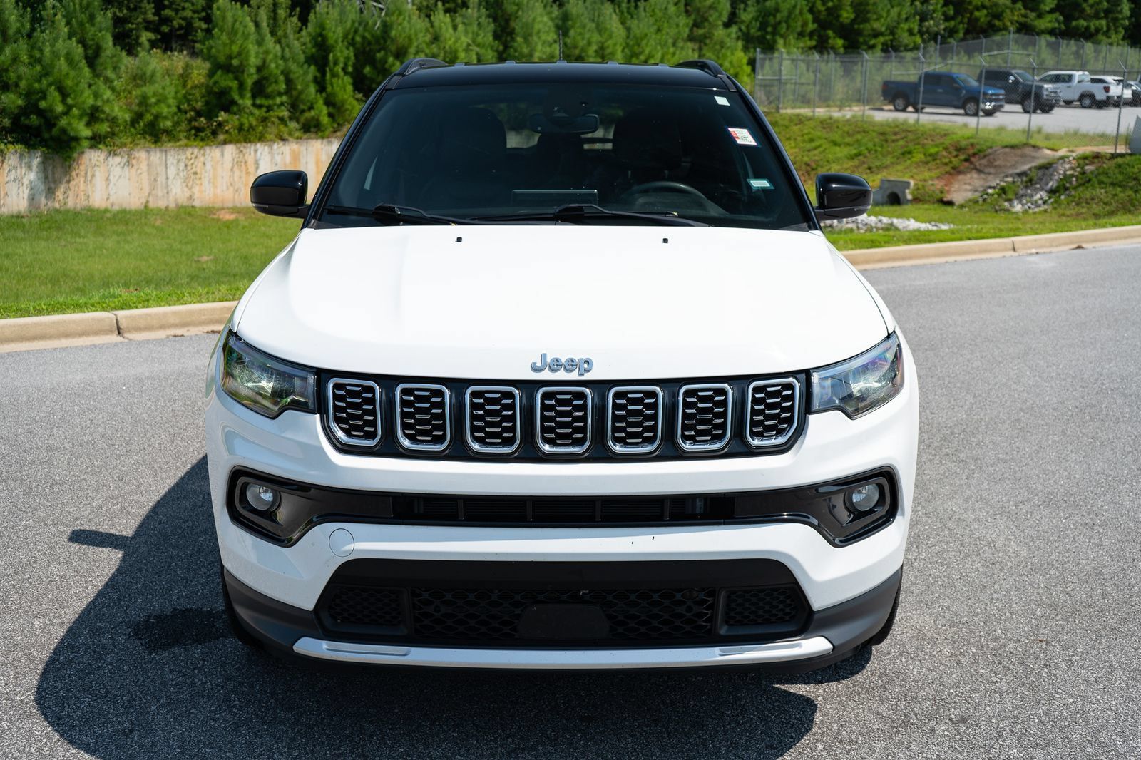 Used 2024 Jeep Compass Limited AWD/4WD image 2