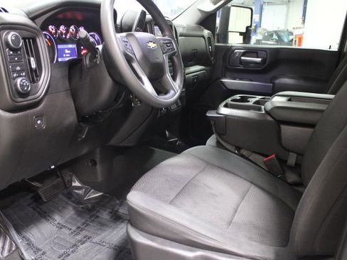 Used 2022 Chevrolet Silverado 2500 Custom w/ Custom Value Package image 18