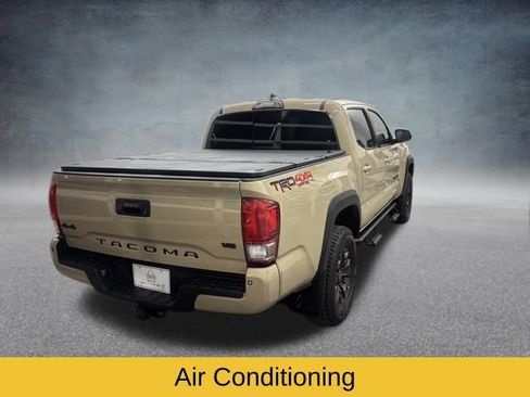Used 2017 Toyota Tacoma TRD Off-Road image 4