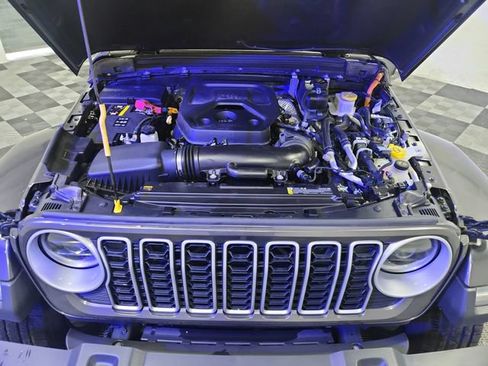 Used 2025 Jeep Wrangler Unlimited Sahara AWD/4WD image 23