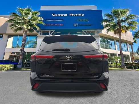 Used 2021 Toyota Highlander XLE FWD image 6