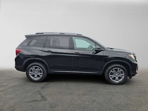 Used 2025 Honda Passport TrailSport image 2