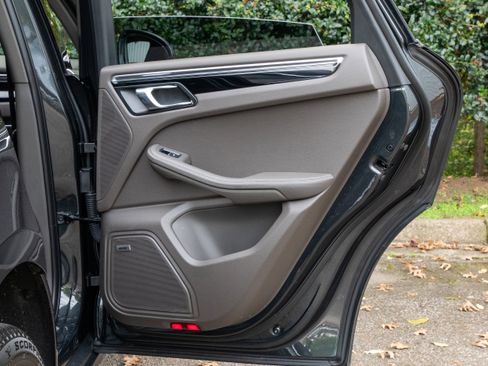 Used 2024 Porsche Macan image 38